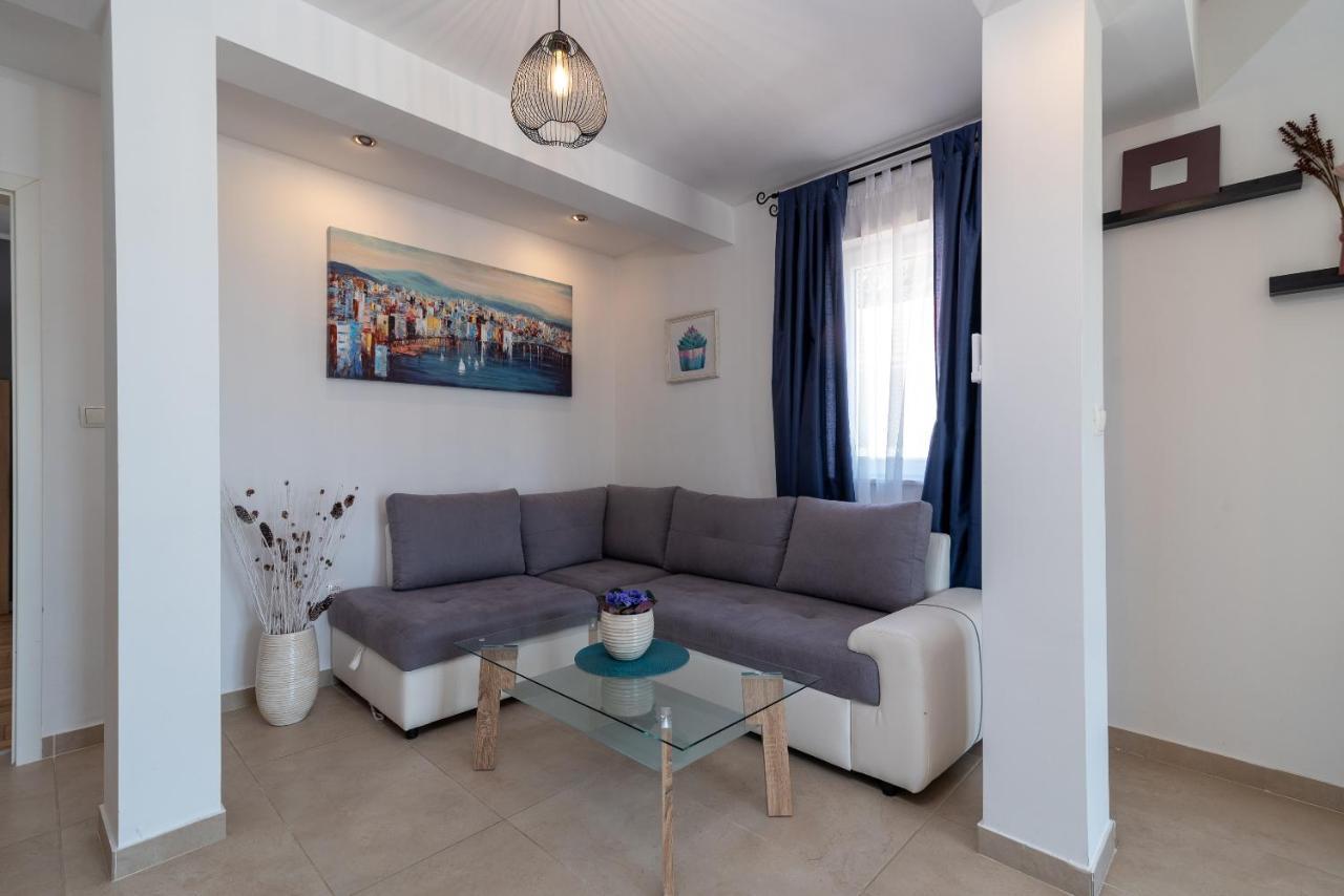 Apartments Dobrila Kastel Novi Bagian luar foto