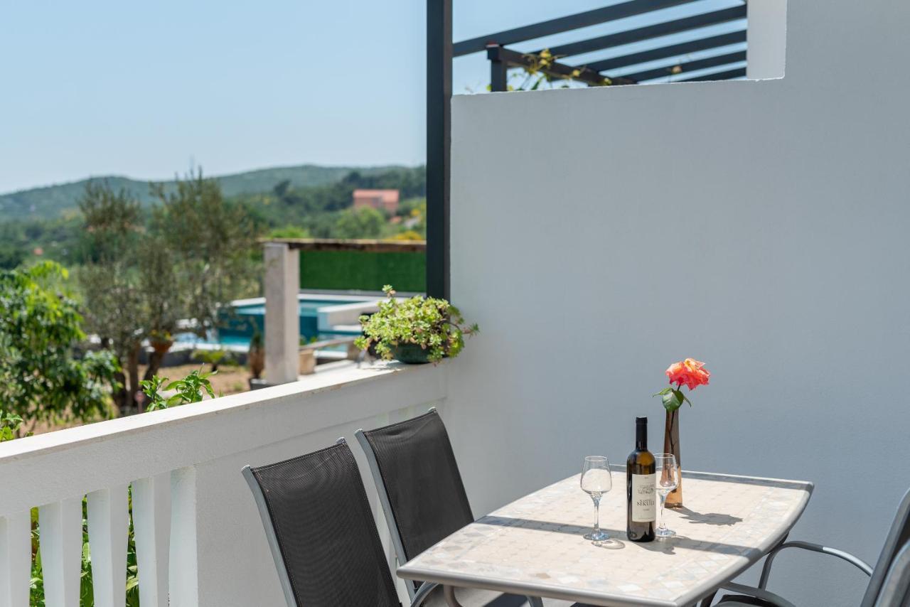 Apartments Dobrila Kastel Novi Bagian luar foto