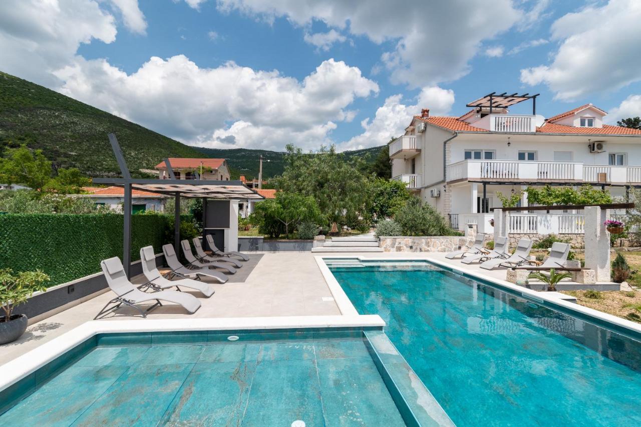 Apartments Dobrila Kastel Novi Bagian luar foto